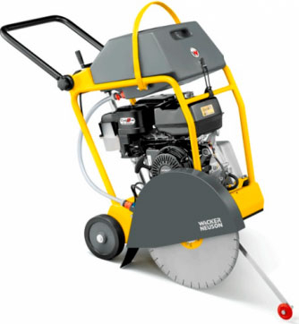 Резчик швов Wacker Neuson MFS-1350CE в прокат в Курске. У нас лучшая цена за сутки! Возможность взять в аренду с выгодной скидкой до 40% при экспресс доставке 24/7. И помните, ночью стоимость еще дешевле на 30%! #арендапрокат #виброплита #выгодно